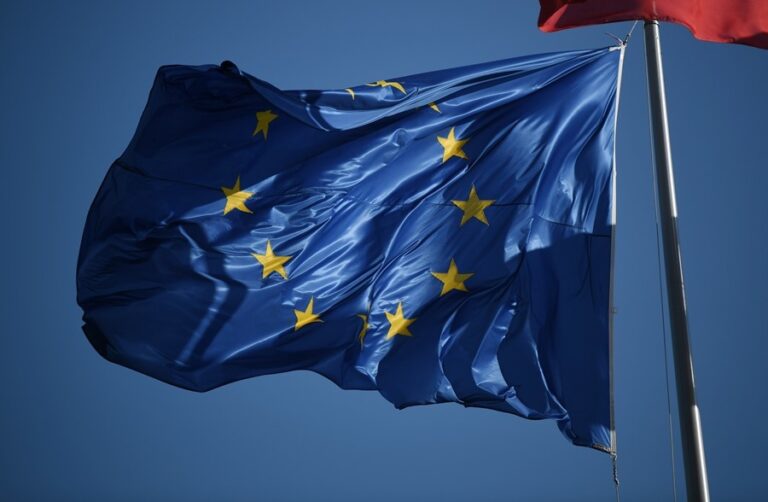 Los ministros de Empleo de la UE acuerdan la nueva directiva que regulará plataformas como Uber