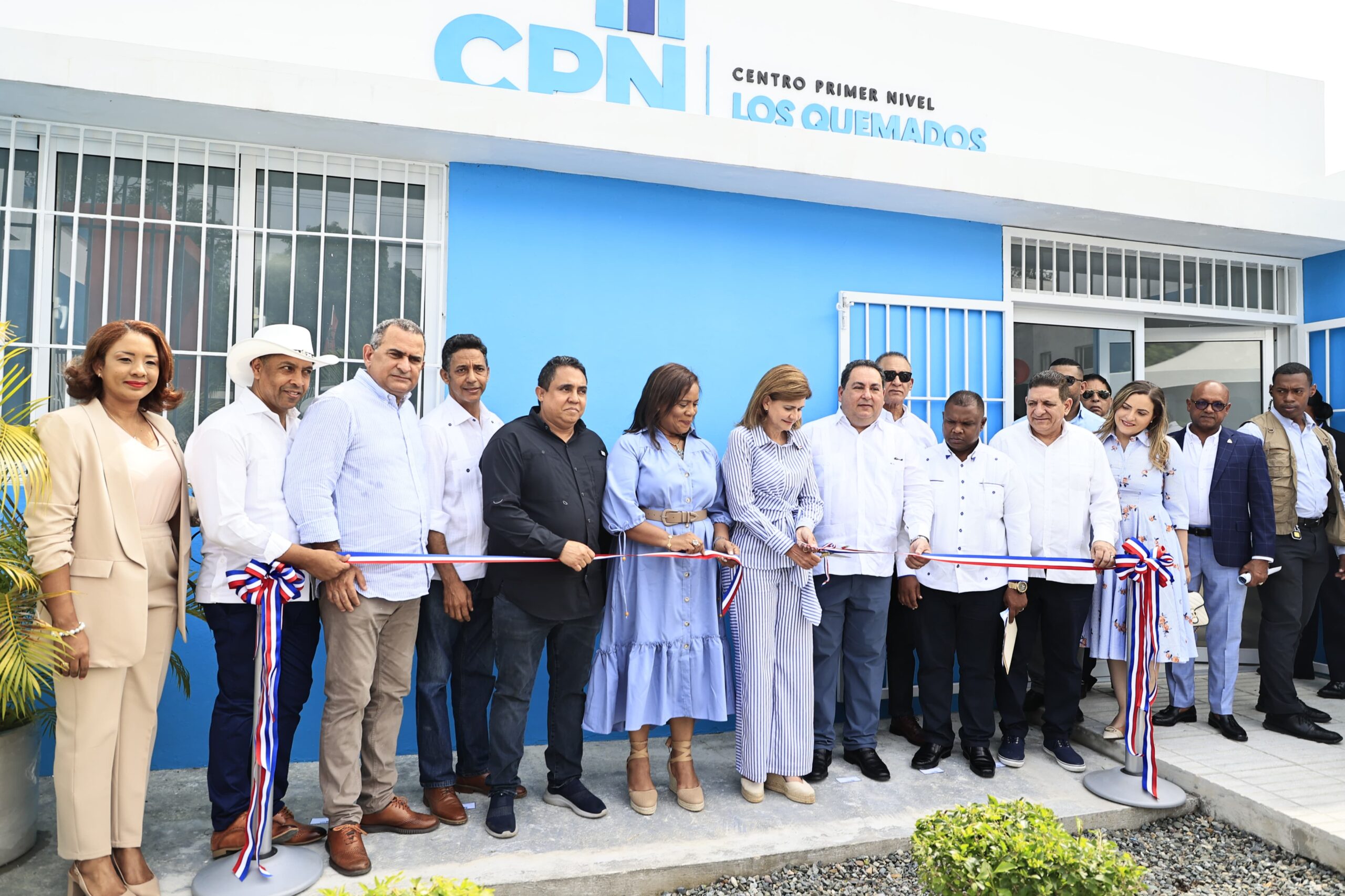 Vicepresidenta Raquel Peña entrega remozado Centro de Primer Nivel Los Quemados en Bonao