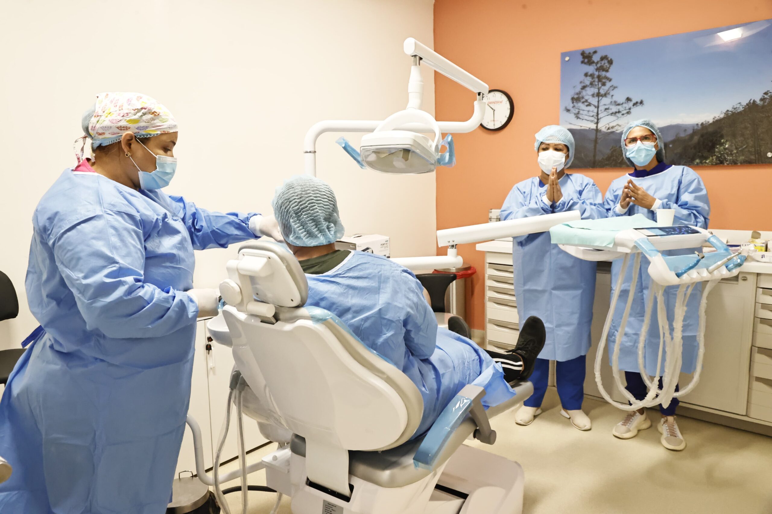 SNS deja en funcionamiento primera Unidad de Implantología de la Red Pública