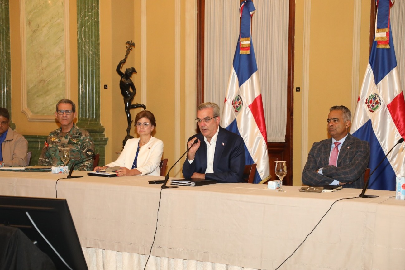 Presidente Abinader convoca reunión de emergencia para conocer detalles sobre situación pluvial del país por vaguadas