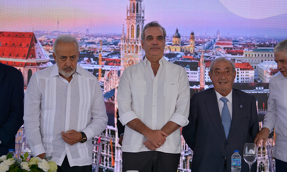 Air Europa inaugura nueva ruta de Santiago con destino en Madrid