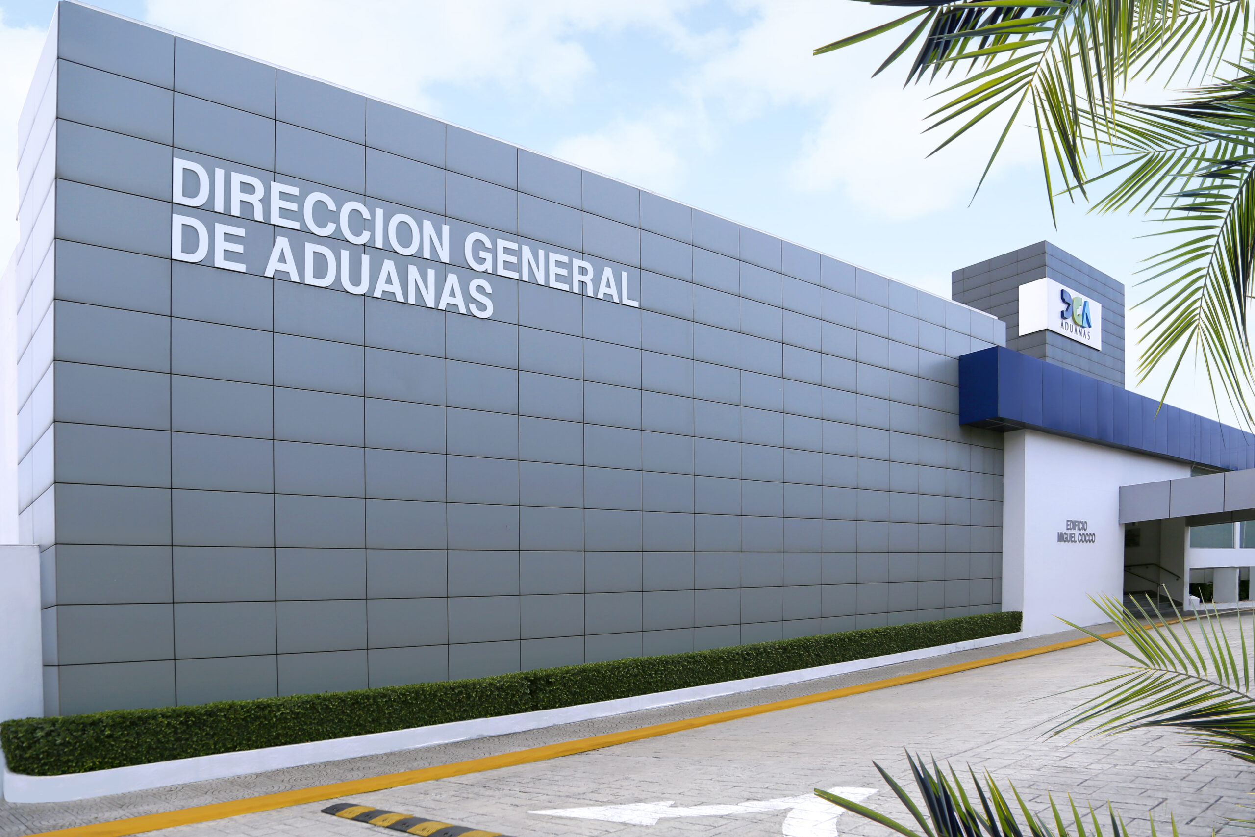 Dirección General de Aduanas presenta plataforma de servicios en línea