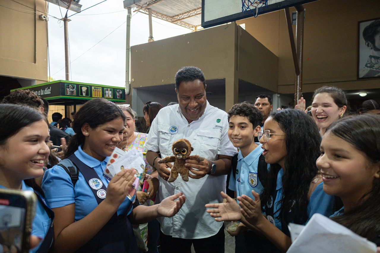 Alcaldía promociona la expoferia en fundación Rehabilitarte