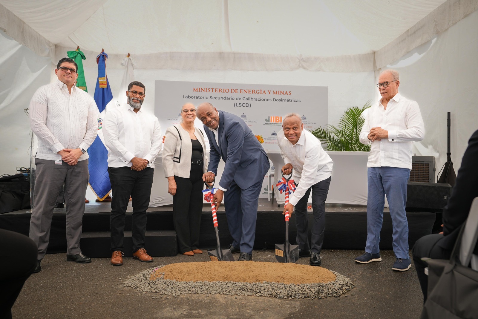 Ministro Energía y Minas encabeza acto inició construcción del primer Laboratorio de Calibración Dosimétrica en RD