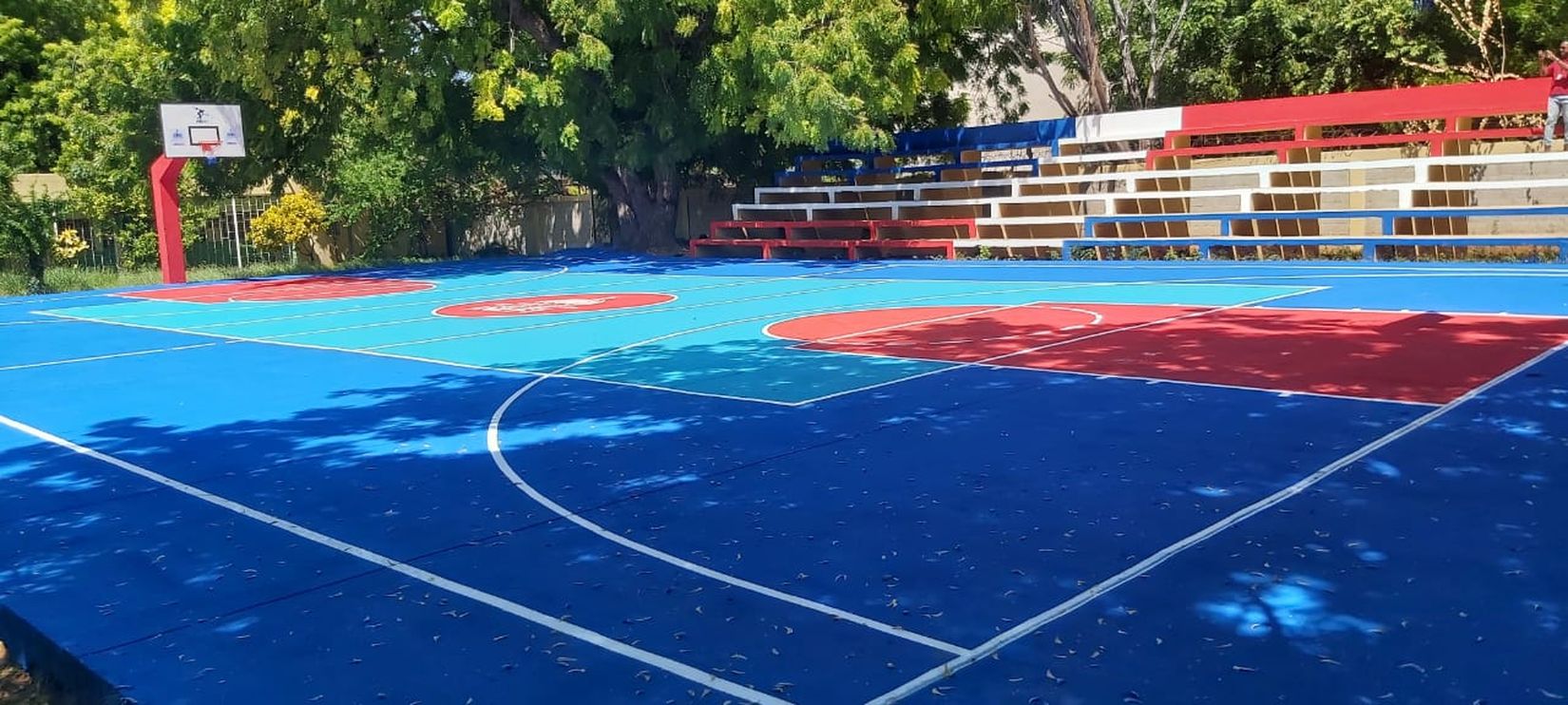 Inefi remoza canchas de planteles escolares en Pedernales