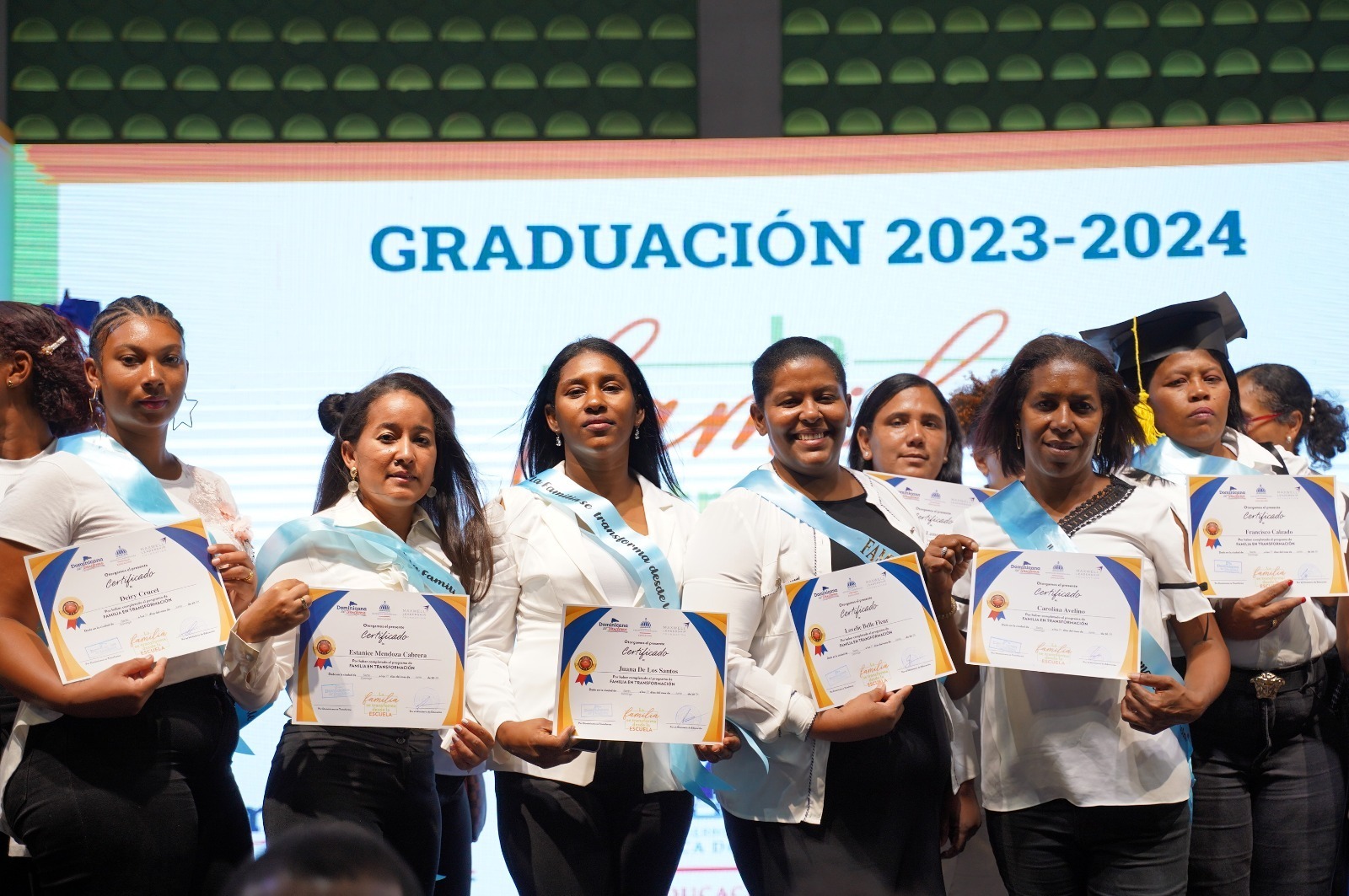 Más de 6,000 padres de estudiantes del sector público finalizan el programa “La familia se transforma desde la escuela”