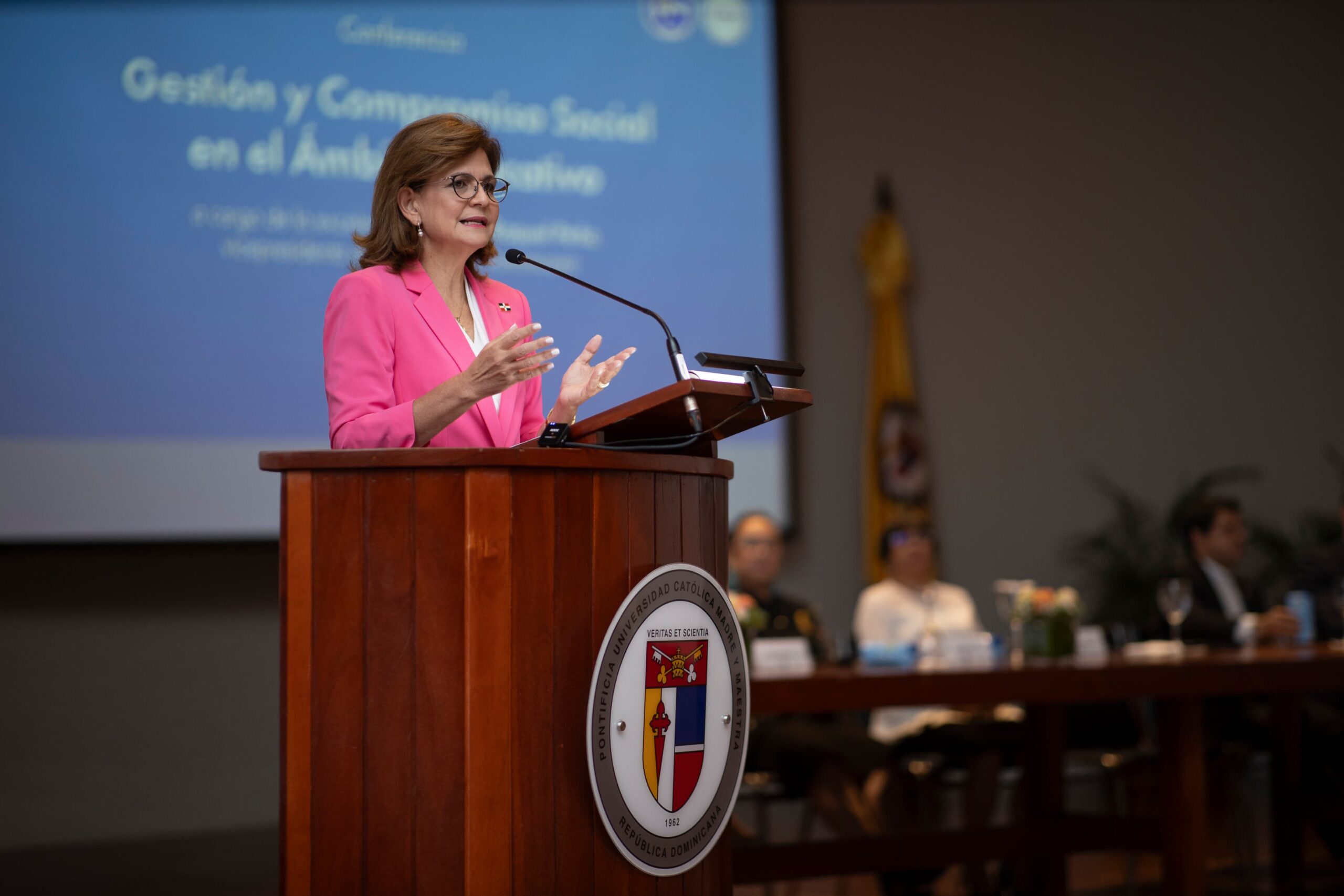 Vicepresidenta enfatiza que la transformación del país comienza en las aulas y es responsabilidad de todos