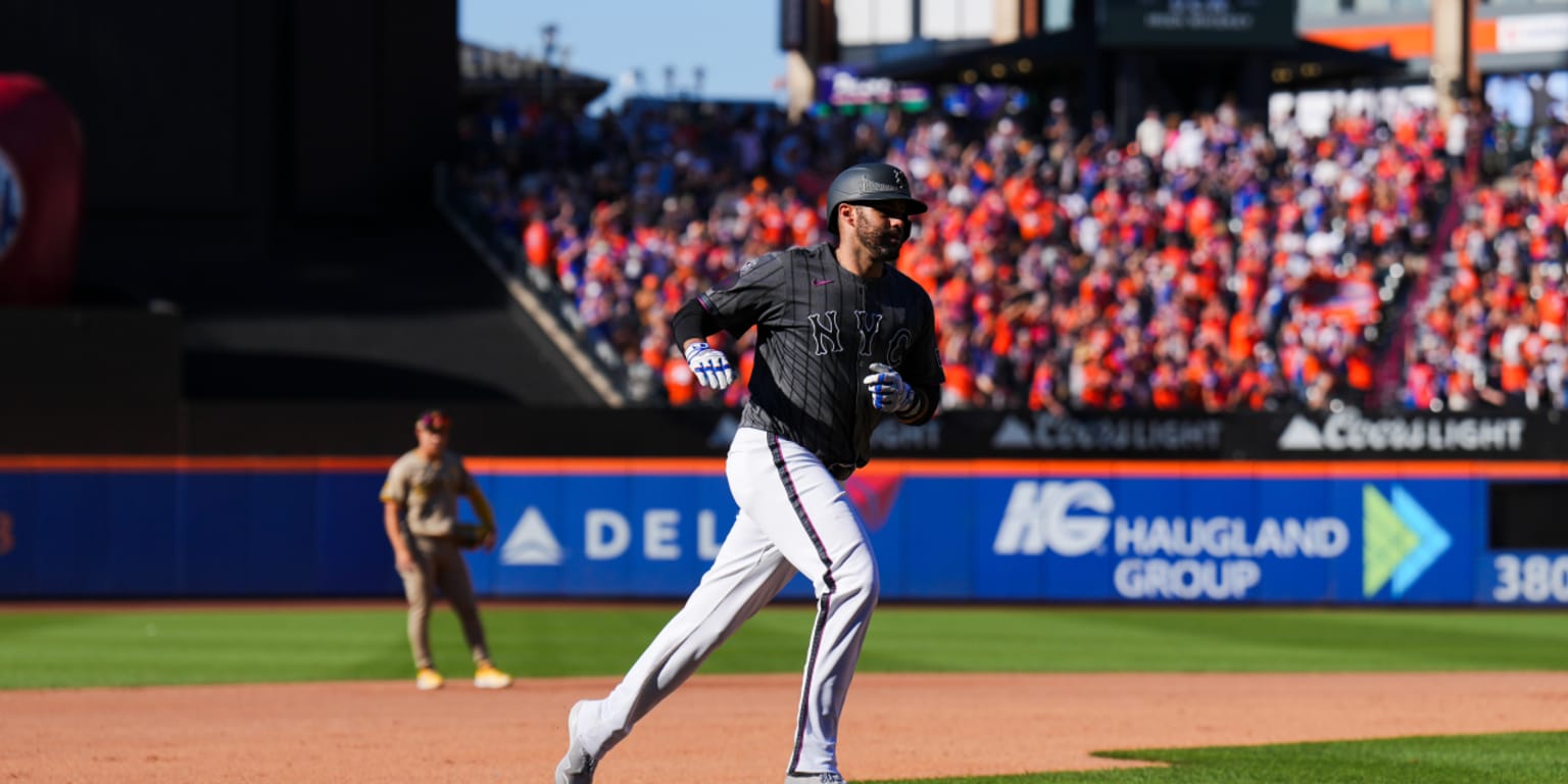 J.D. Martínez suena par de HR en victoria de Mets sobre Padres