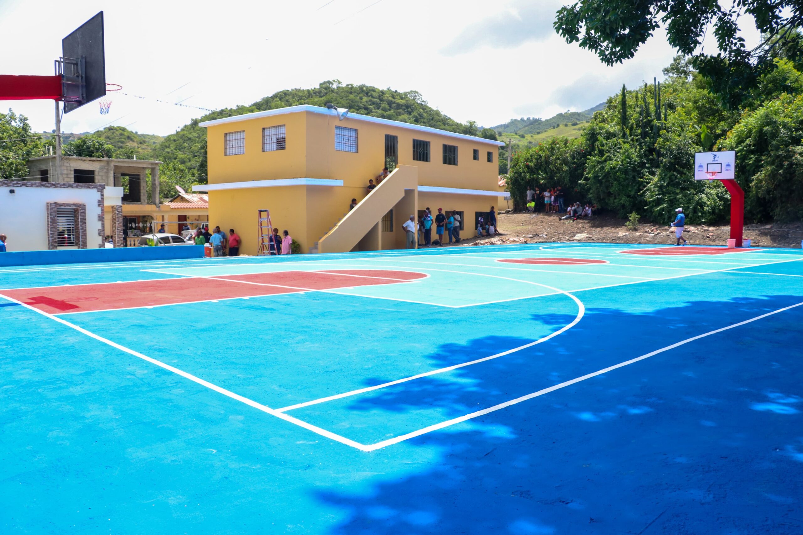 El Inefi entrega cancha remozada en San José de Ocoa