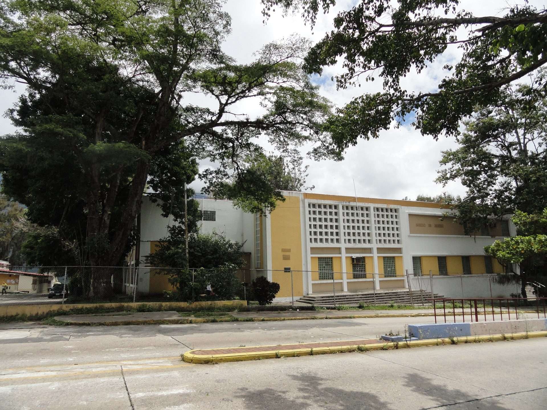 Obras en la Facultad de Medicina de la ULA tienen 60% de avance