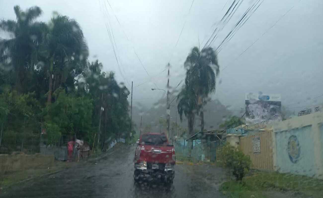 COE mantiene 1 provincia y el Distrito Nacional en alerta roja; aumenta a 10 en amarilla y 12 en verde, por activa onda tropical