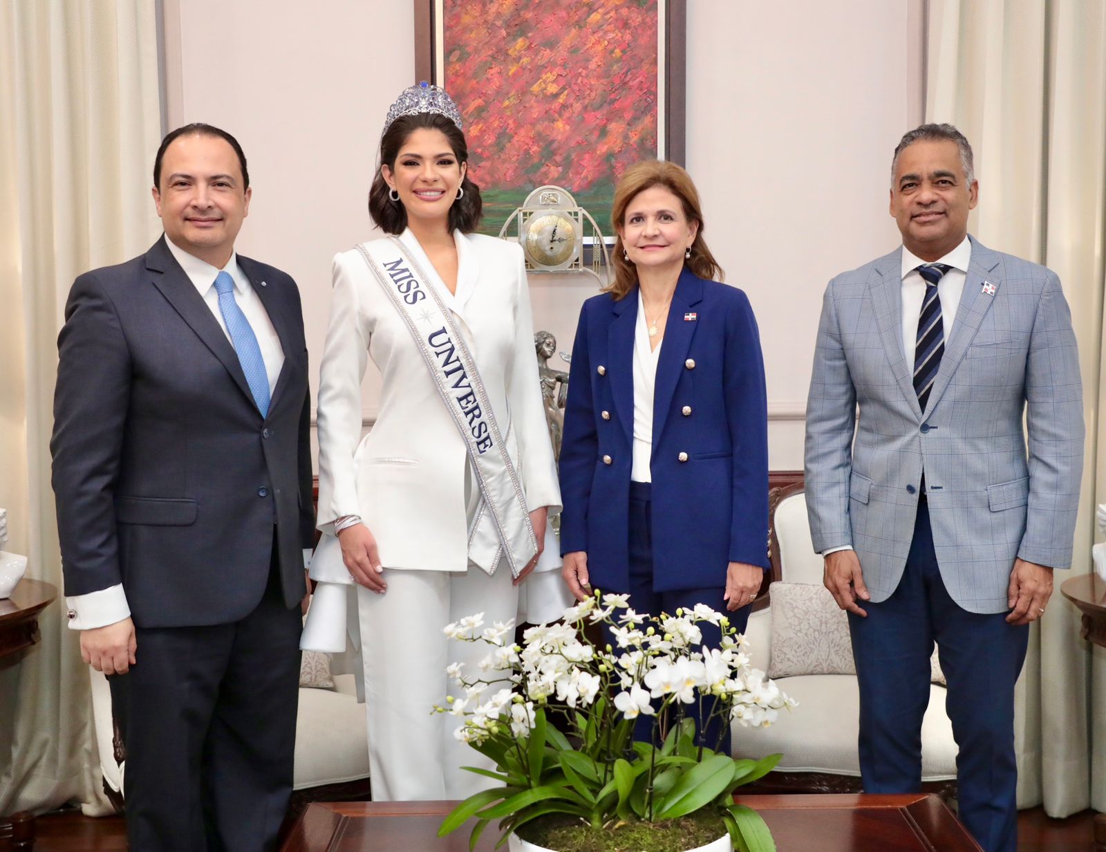 Vicepresidenta Raquel Peña recibe visita de Miss Universo 2023 y Miss República Dominicana 2024