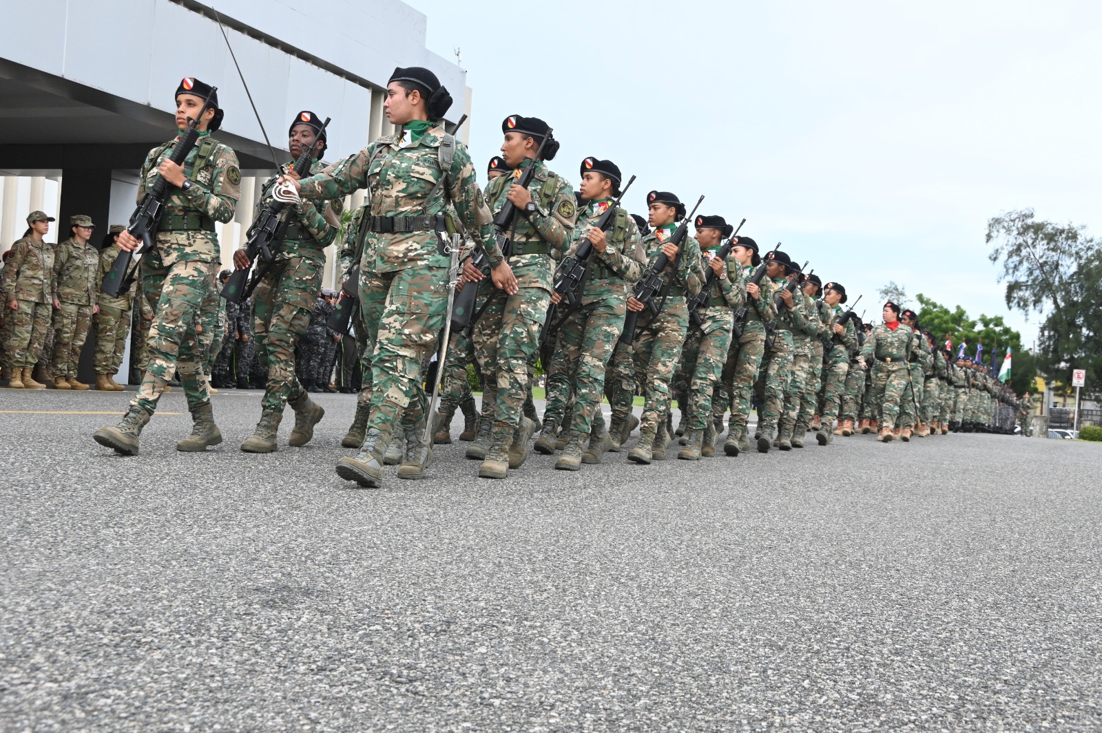 Ministerio de Defensa reconoce liderazgo y empoderamiento de las mujeres militares y policiales