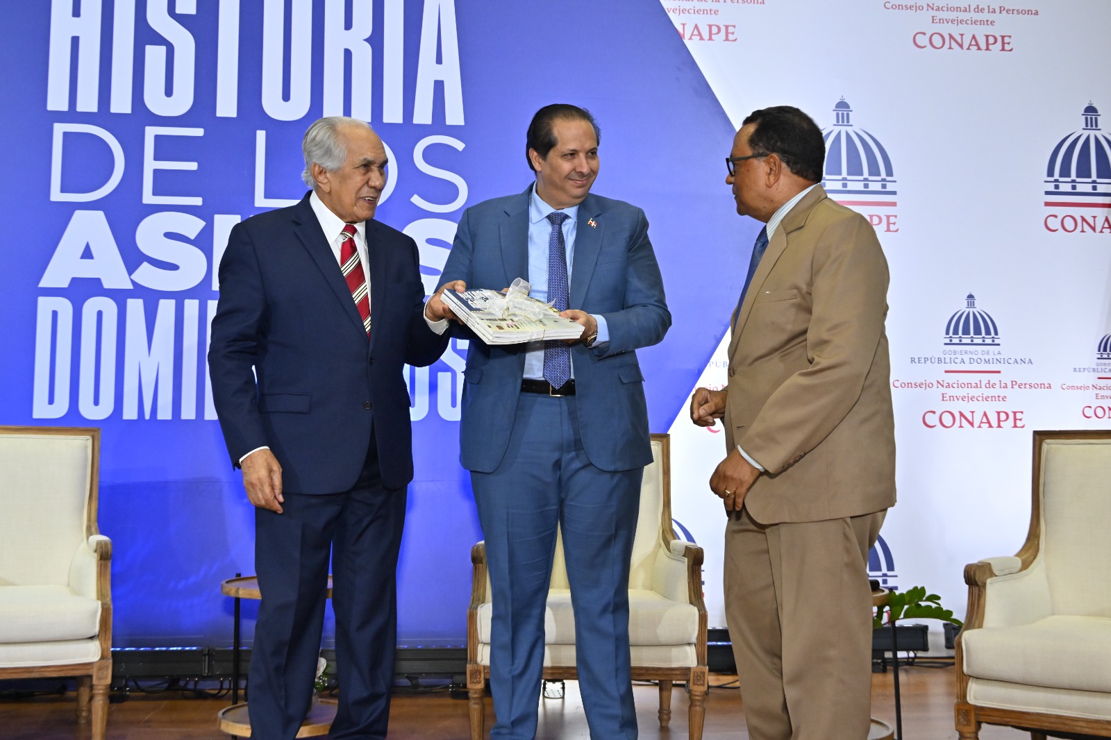 Conape presenta el libro “Historia de los Asilos Dominicanos”