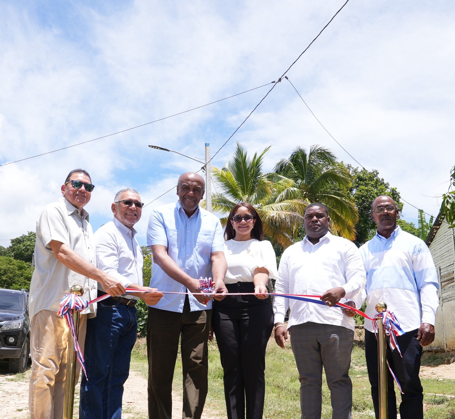 Energía y Minas beneficia 132 familias al inaugurar tres proyectos electrificación rural en Elías Piña