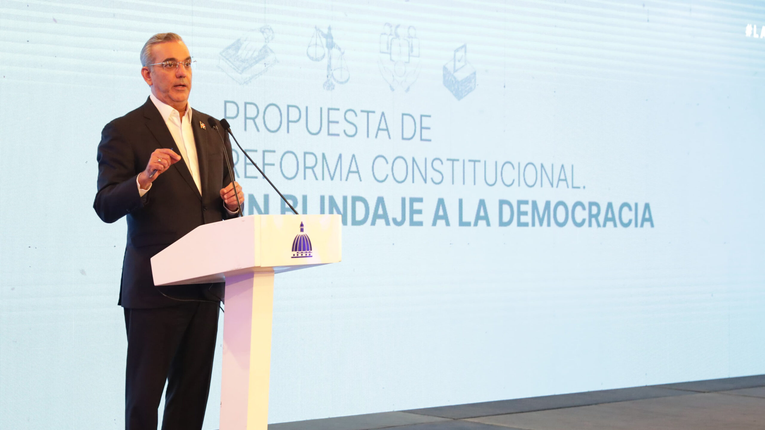 Reforma constitucional que presentará el presidente Abinader pretende ser la última en materia de reelección