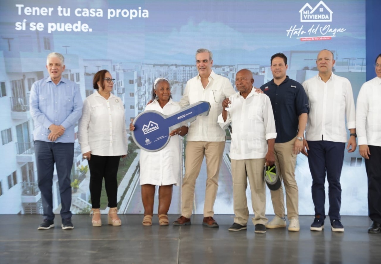 Presidente Abinader inaugura siete obras de agua potable y saneamiento que benefician a más de 135 mil personas y entrega 250 apartamentos, en Santiago