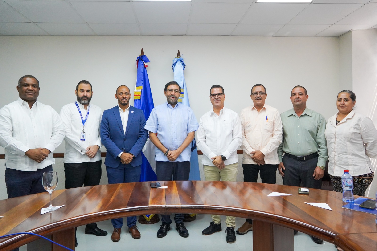 Indrhi recibe delegación hídrica cubana; agotarán agenda para fortalecer colaboración