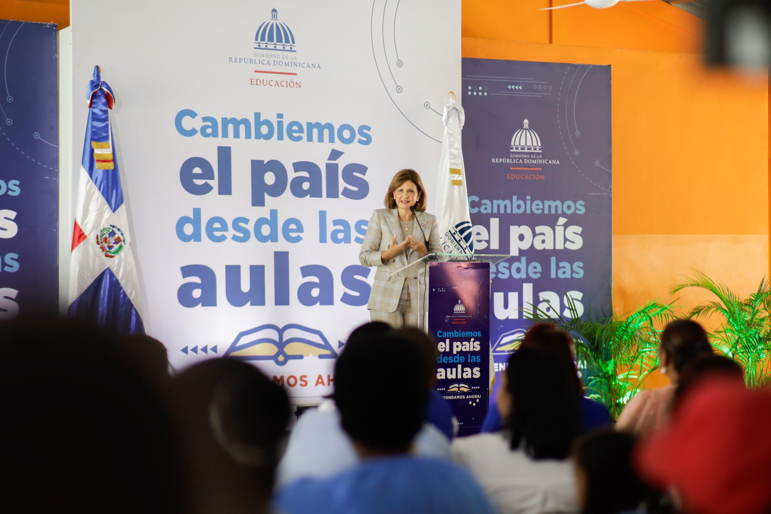 Vicepresidenta Raquel Peña inaugura obras en Santo Domingo para fortalecer la educación y la seguridad