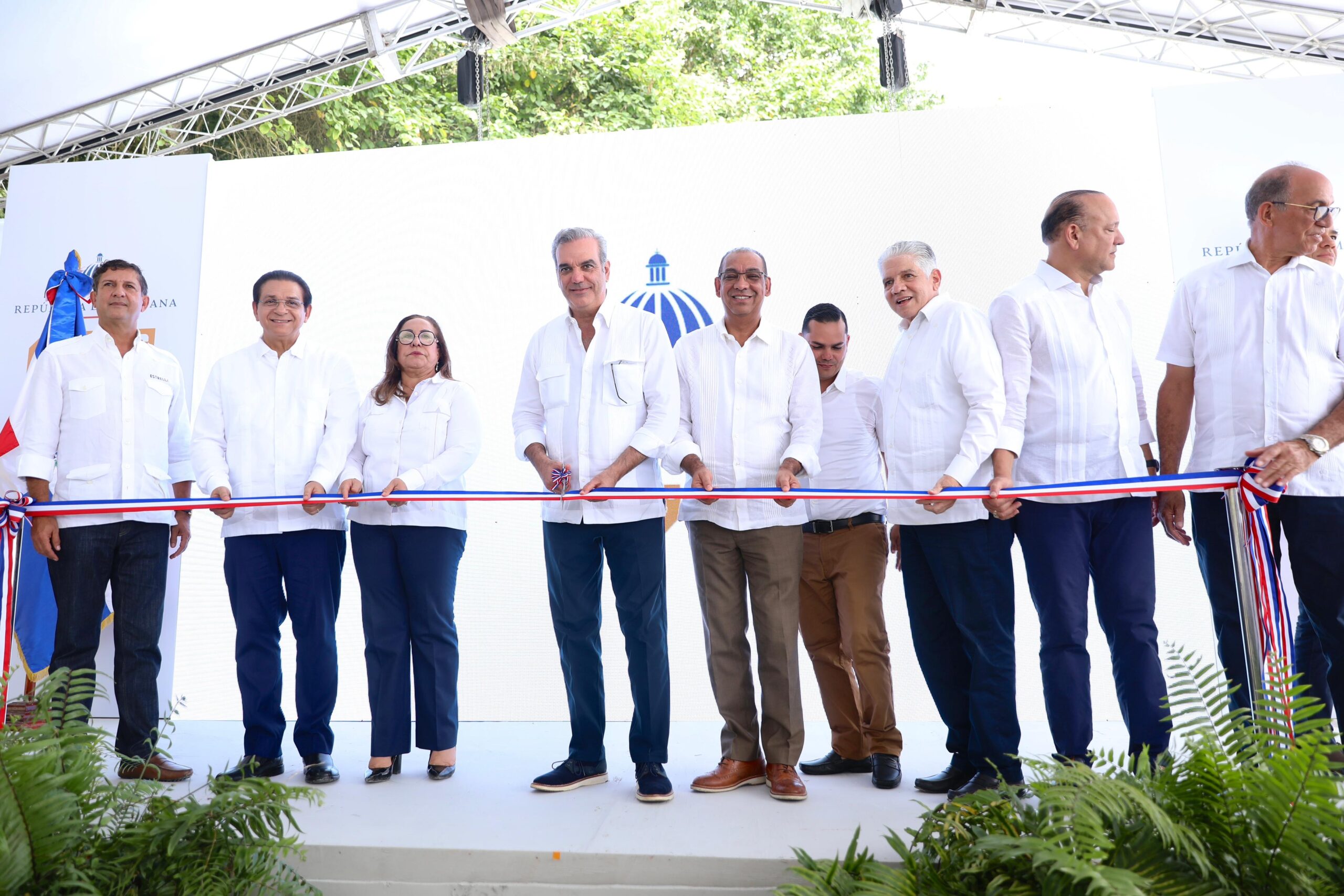 Presidente Abinader inaugura carretera Juan Veras-Las Yayitas