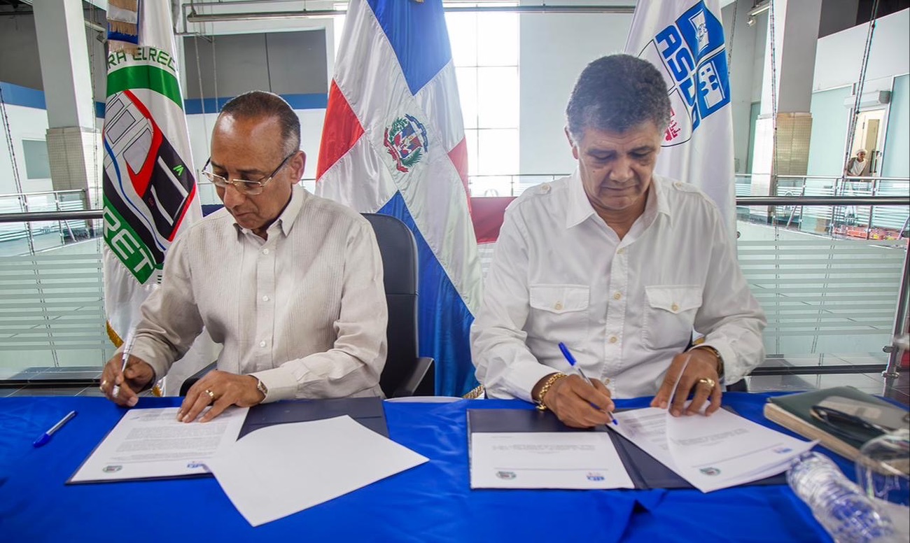 Opret y Alcaldía de Santo Domingo Oeste firman acuerdo de limpieza y bienestar en estación María Montez