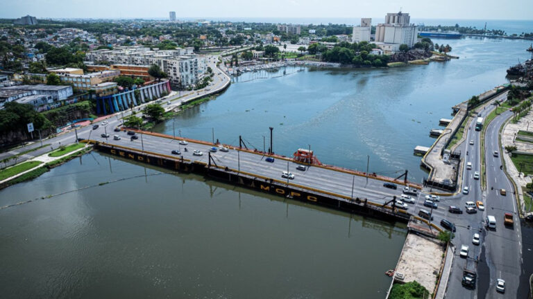 Obras Públicas informa cierre de dos horas del puente flotante este sábad