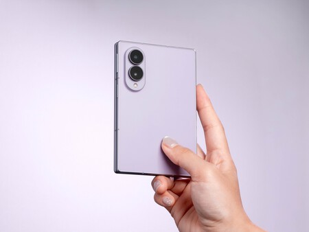 Galaxy Z Fold8 Lifestyle