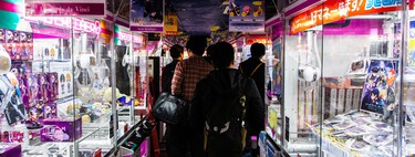 Resulta que Japón tiene a entrenadores para que superes las máquinas de gancho y te lleves cuantos más premios, mejor