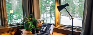 Guía de compra para iluminar tu zona de trabajo: consejos, recomendaciones y lámparas y bombillas para trabajar con buena luz