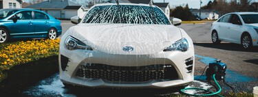 Cómo limpiar los mosquitos de los faros de tu coche o moto
