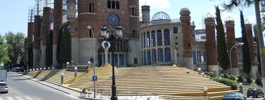 Durante 60 años un agricultor sin idea de arquitectura levantó una catedral de cero en Madrid. La burocracia se la ha cerrado
