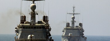 Mientras 70.000 personas cruzaban la frontera de Ceuta, Marruecos abrió un segundo frente con cañones: sus buques de guerra entraron en España