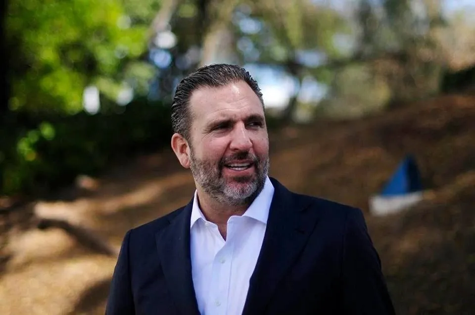 Tras su salida de Cabal, Roberto Arzú se apresuró a buscar un nuevo vehículo electoral.