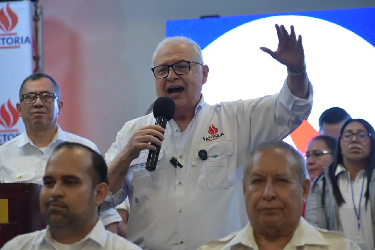 Abraham Rivera Sagastume, secretario general del partido Victoria, suena como la posible ficha para competir por la presidencia en 2027.