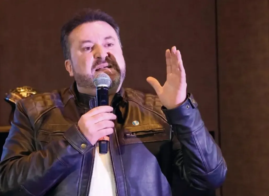 Después de buscar otros cargos en pasadas elecciones, Max Santa Cruz se aventuraría en la contienda por la Presidencia de la República.